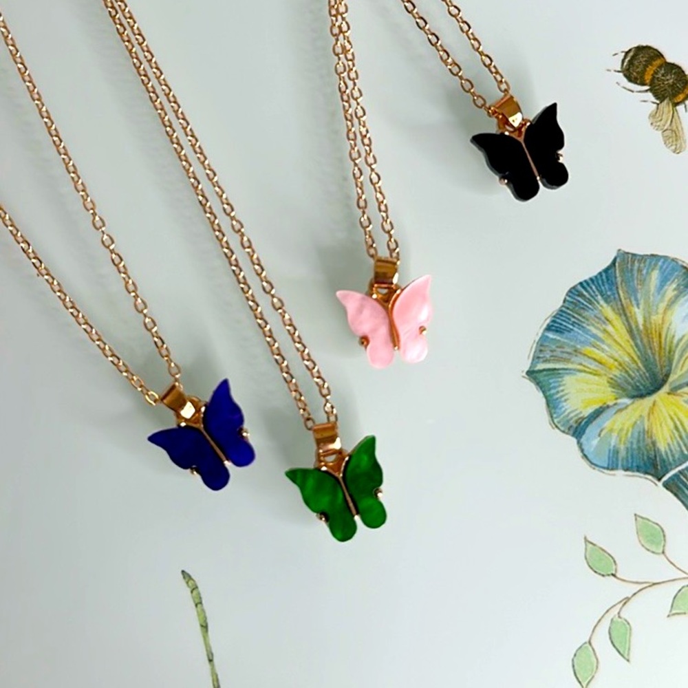 🦋Butterfly kisses necklace🦋